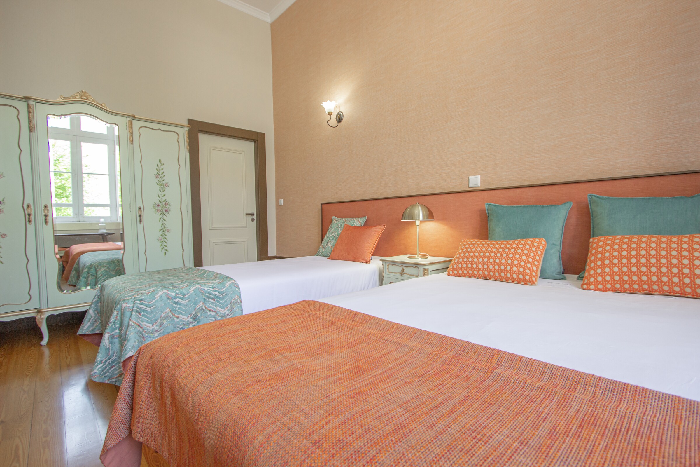  NOVOS EMPREENDIMENTOS TURÍSTICOS E ALOJAMENTOS LOCAIS